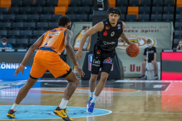 一脚上却没 一脚上却没